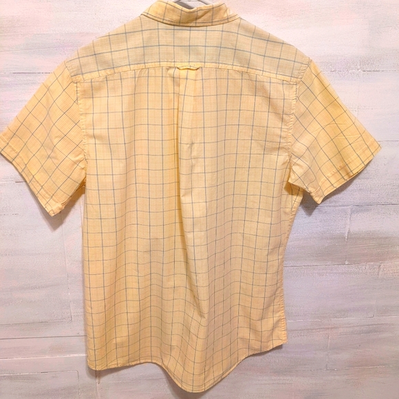IZOD Saltwater Men's Short Sleeve Button Up Shirt Size L - Picture 2 of 3